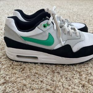 Nike Kids' White and Green Sneakers - Size 6Y - with nice inserts